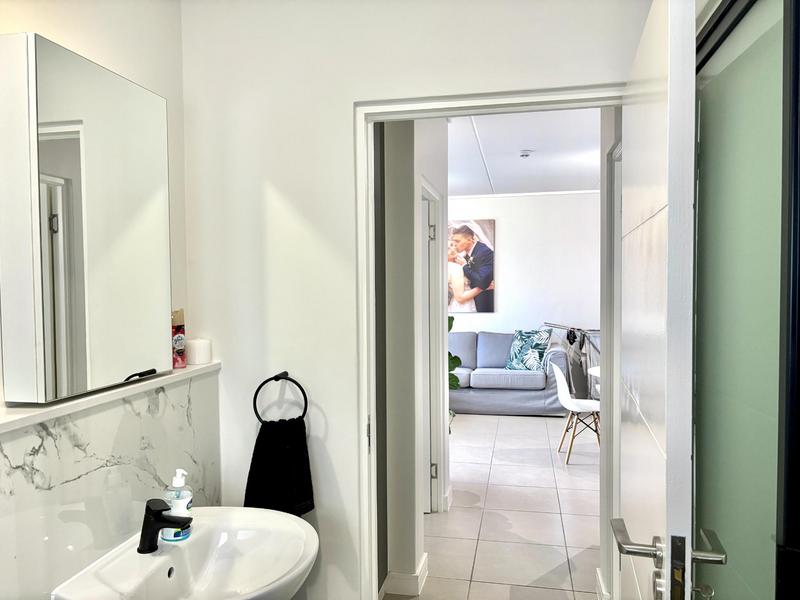 To Let 2 Bedroom Property for Rent in Somerset West Western Cape